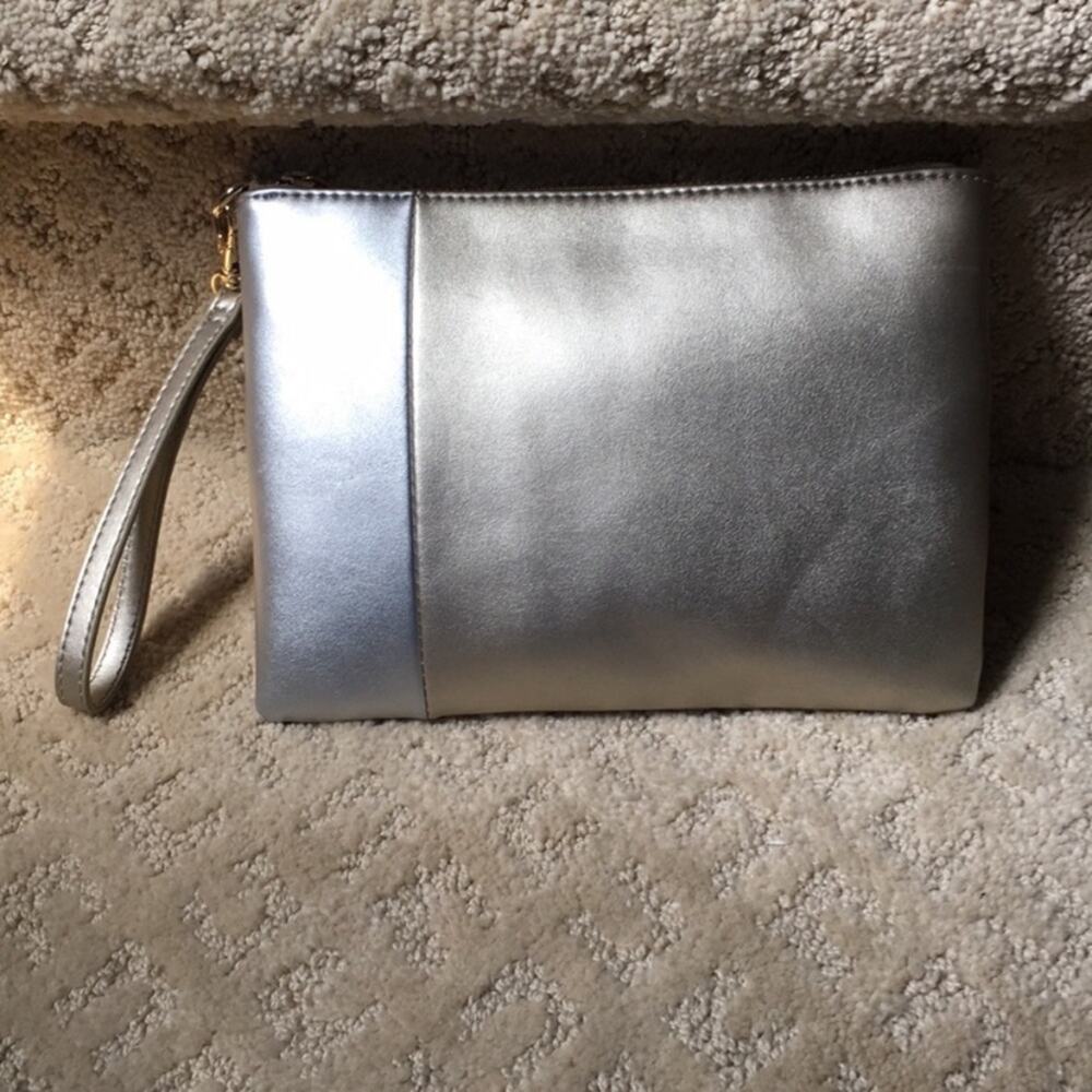 NWOT Danier Gold and silver leather clutch
